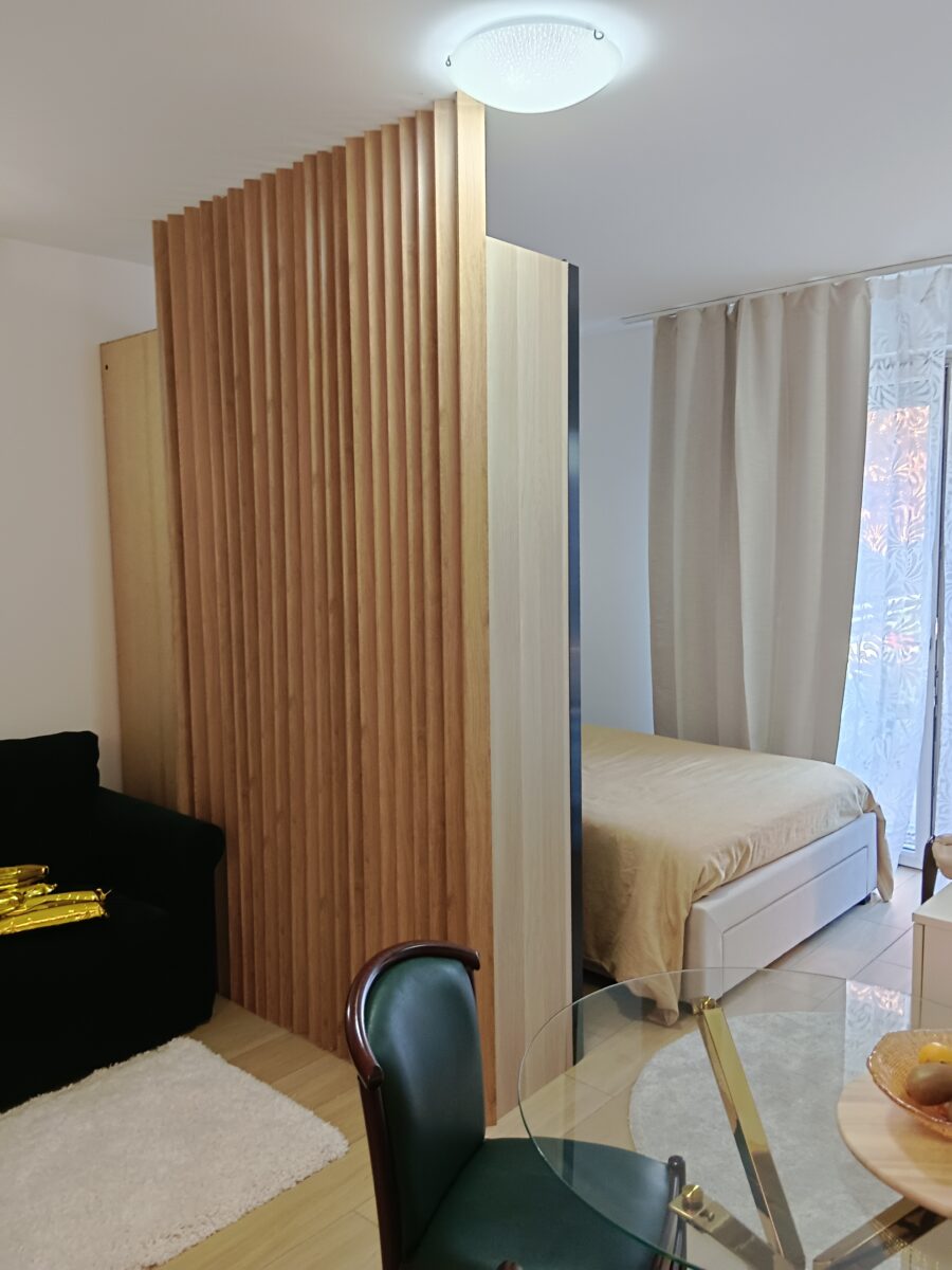 Ścianka z lameli oddzielająca przestrzeń sypialnianą